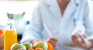 Interacciones entre medicamentos y alimentos: lo que debes saber Interacciones entre medicamentos y alimentos: lo que debes saber
